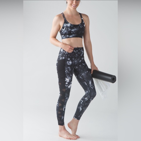 Lululemon rise and flow pant full on luxtreme - Picture 2 of 14